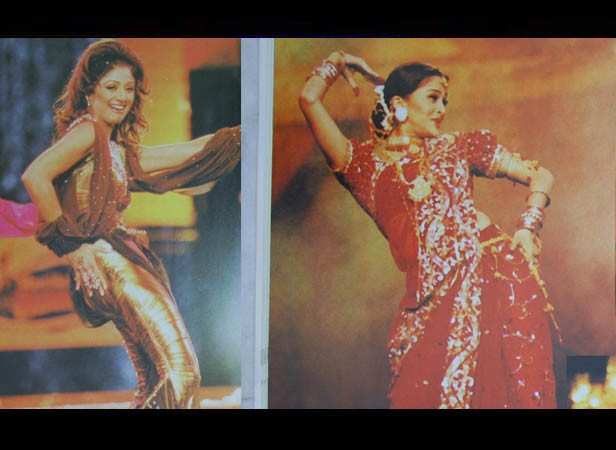 Shilpa Shetty and Aishwarya Rai Bachchan performing at 48th Filmfare Awards