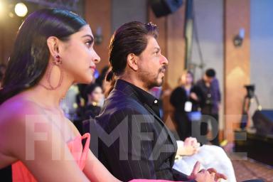 Deepika Shah Rukh - Filmfare Glamour And Style Awards 2018
